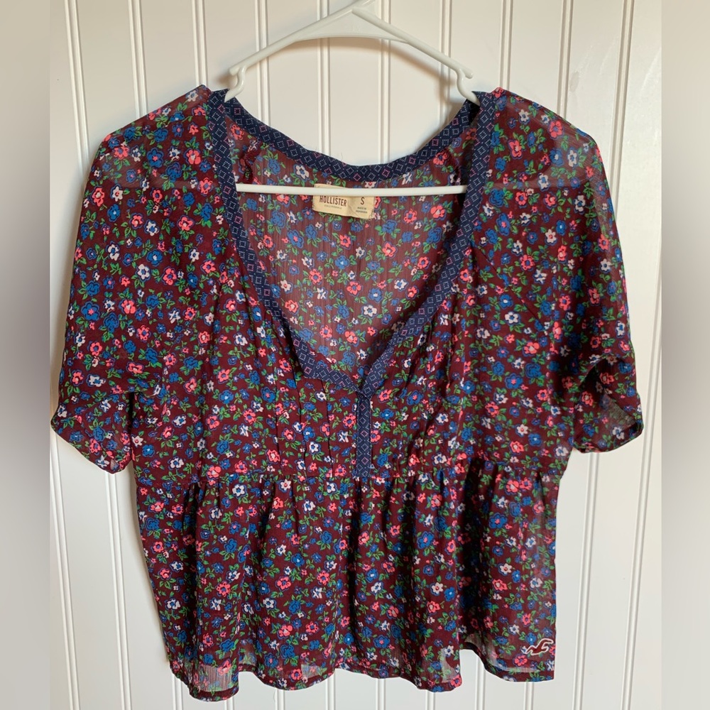Hollister Vintage Betty Laguna Beach Maroon Red Floral Flowy Blouse size Small🌺